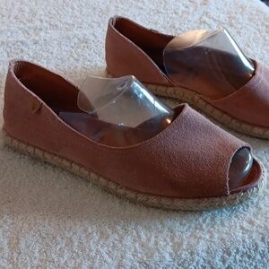 NWOT Verbenas Suede Peep-Toe Espadrilles